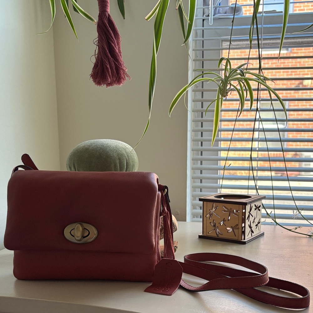 Elegant Orange Leather Crossbody Bag